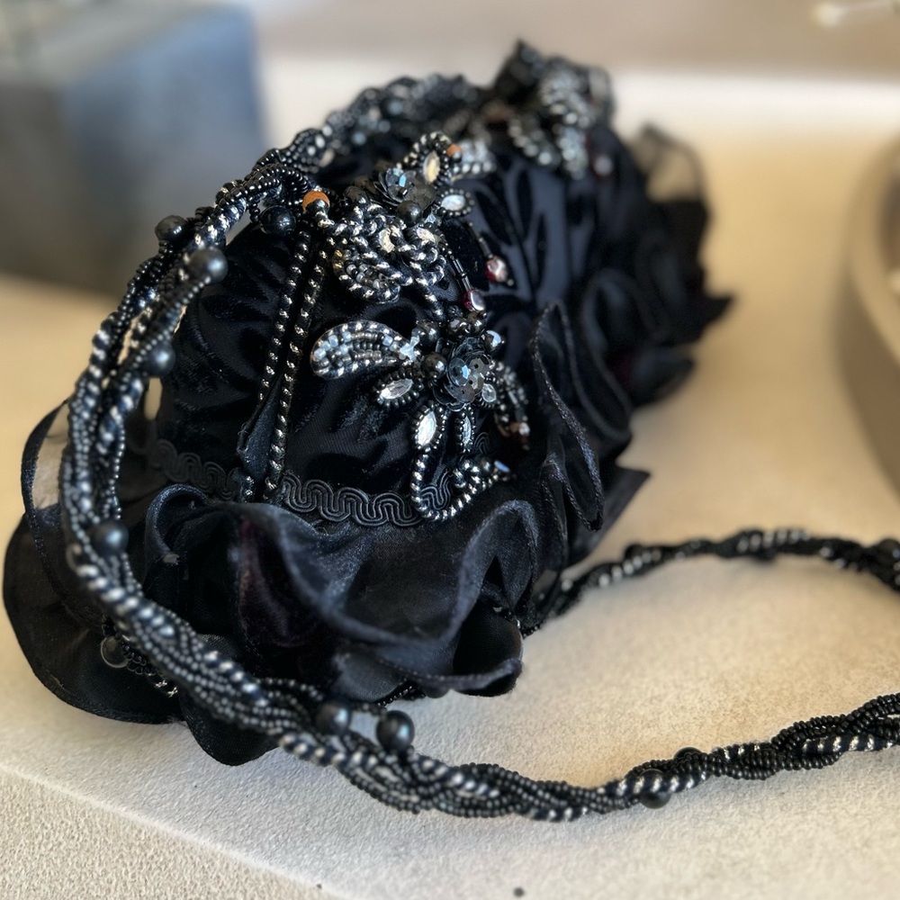 Mary Frances Vintage Black Velvet Leaf Beaded Evening Bag - Picture 14 of 16